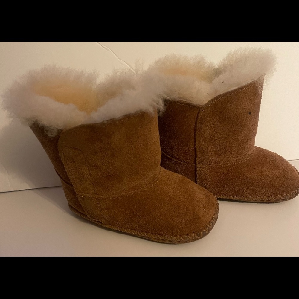 UGG Kids Moccasin Bootie size 2/3 - Picture 5 of 5